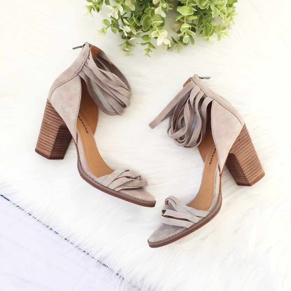 Lucky Brand Gray Suede Ankle Strap Thick Heels SZ8, fits like a 7/7.5